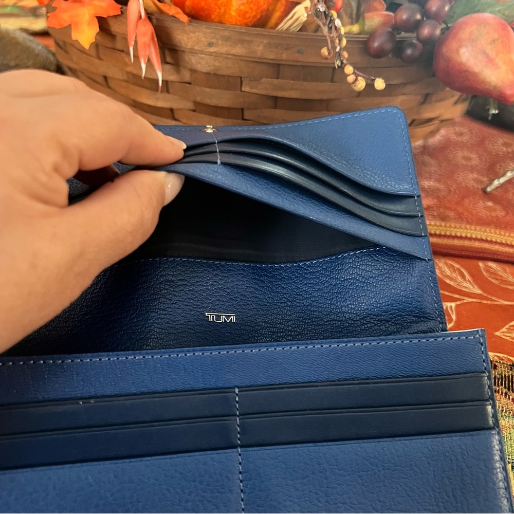 Tumi Chelsea Continental Long Royal Blue Women's Wallet, snap closure 💙 - Picture 3 of 15